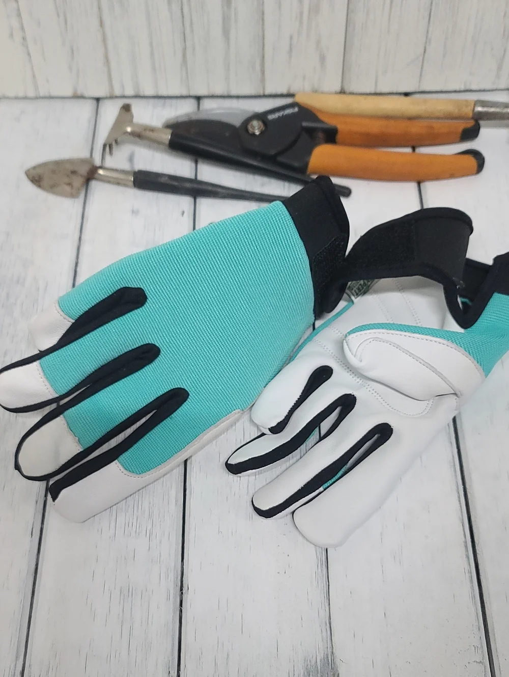 Expert Gardener 2 PAIR Teal Black White Goatskin Palm Gloves Med Velcro NWT